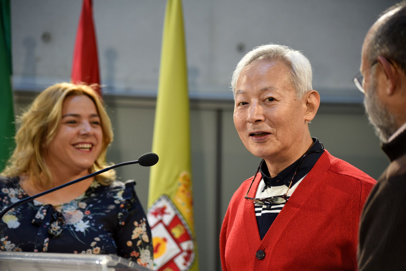 El maestro japonés Seishiro Endo con la diputada de Deporte.
