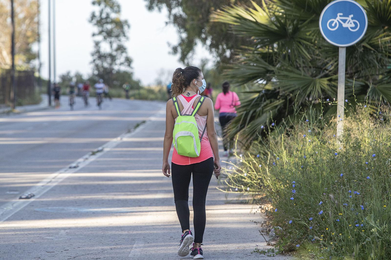 Una joven preparada para hacer deporte en San Fernando durante el estado de alarma.