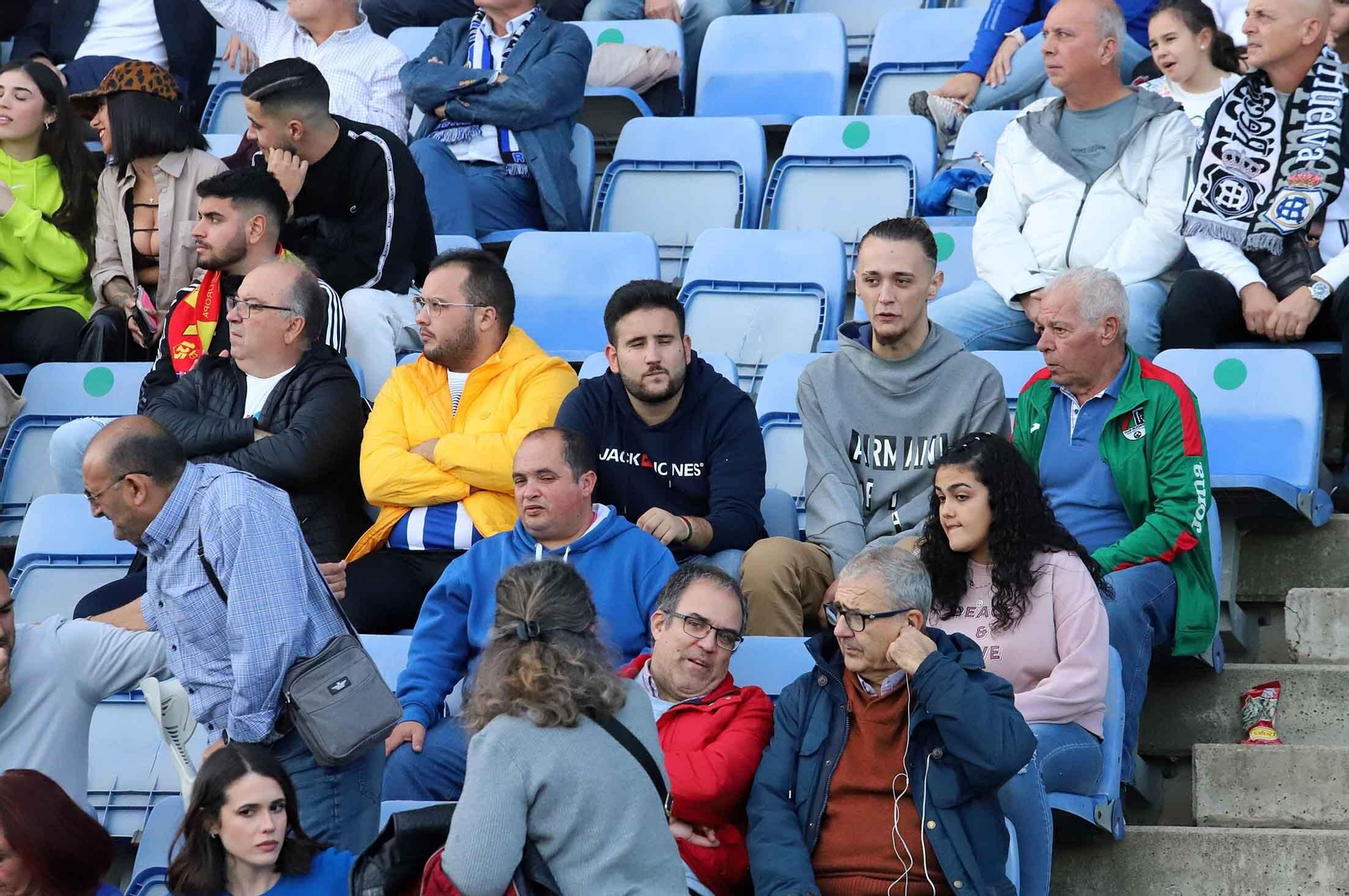 Imágenes del ambiente en las gradas del Nuevo Colombino