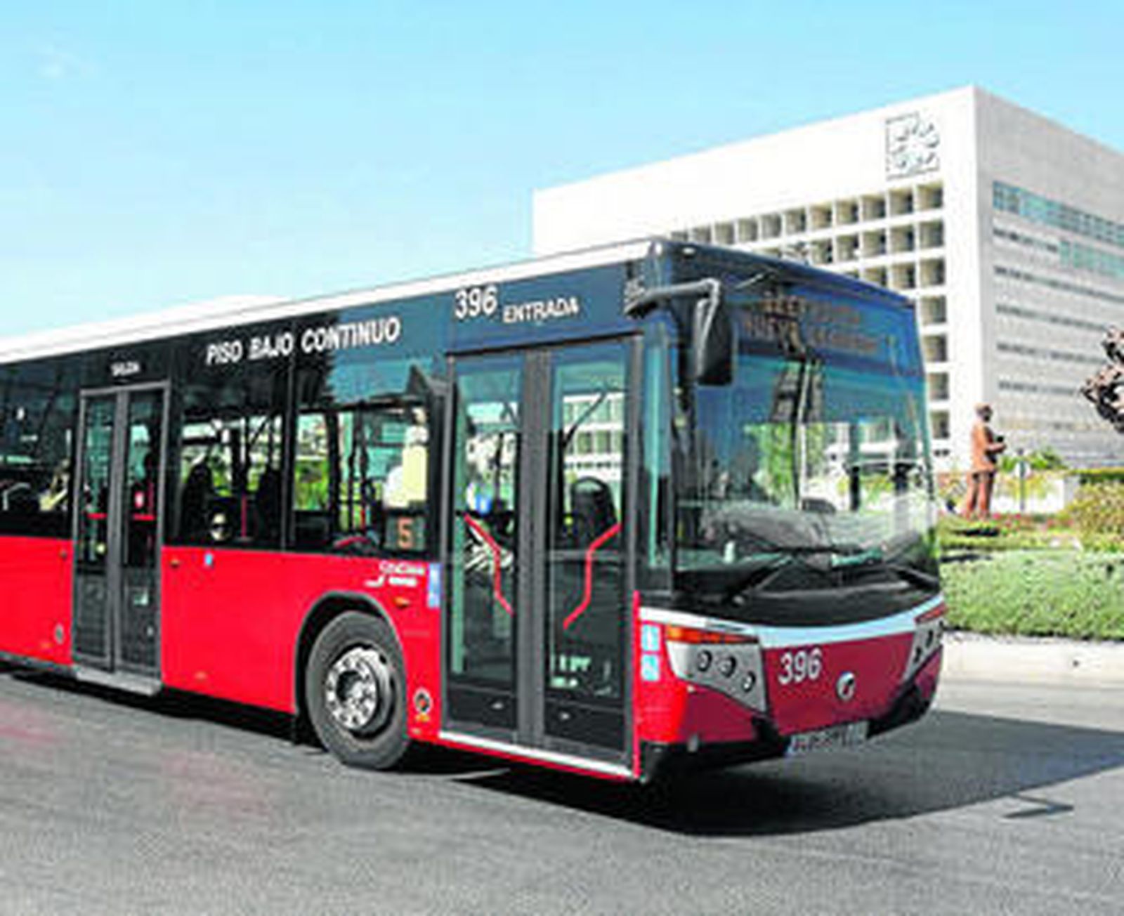 Los billetes de autobús urbano de Granada, entre los más caros de Andalucía.