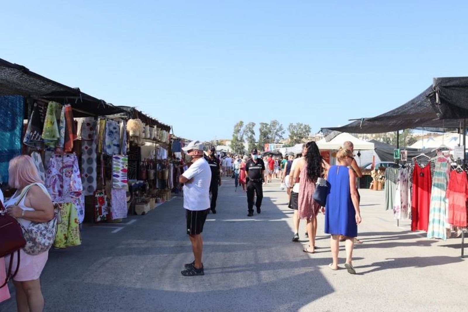 Un mercadillo en el término municipal de Mijas.