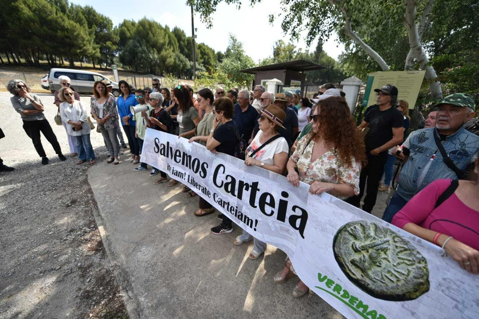 La concentración a las puertas del enclave arqueológico de Carteia.