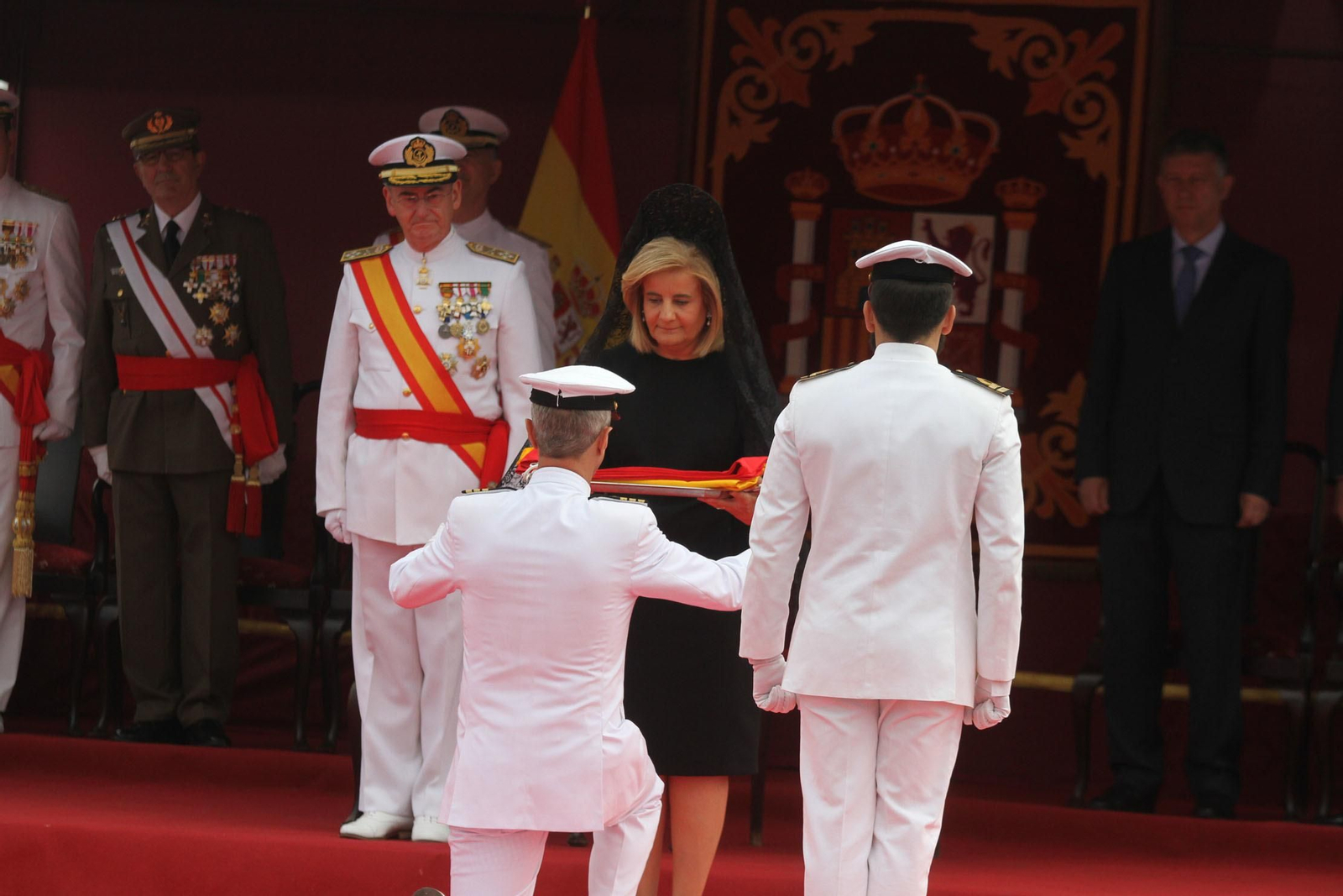 Entrega de la bandera de combate a la fragata Cristobal Colón