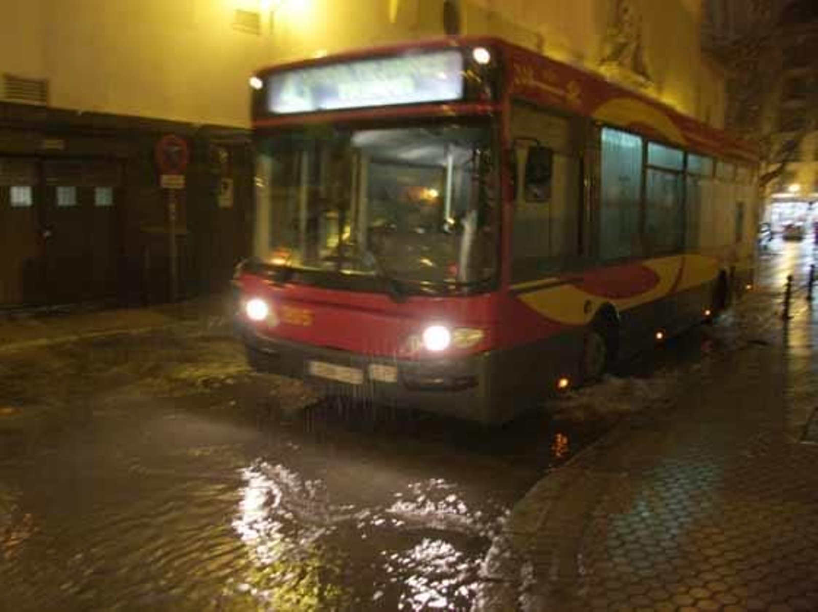 El fin de semana concederá una breve tregua de lluvias a los sevillanos.

Foto: Victoria Hidalgo.