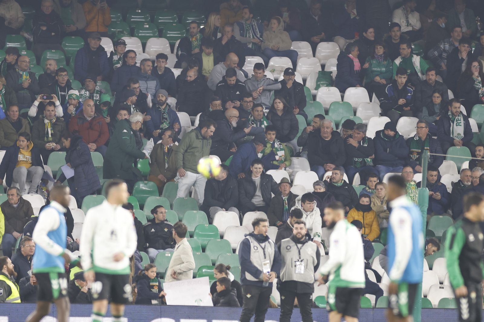 Búscate en las fotos del Betis-Barcelona
