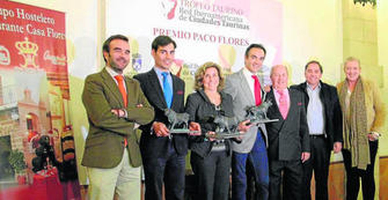 Premios Paco Flores: Millán Alegre, Gómez del Pilar, Clotilde Calvo, El Cid, Pepe Flores, Capdevila y Patricia Ybarra.