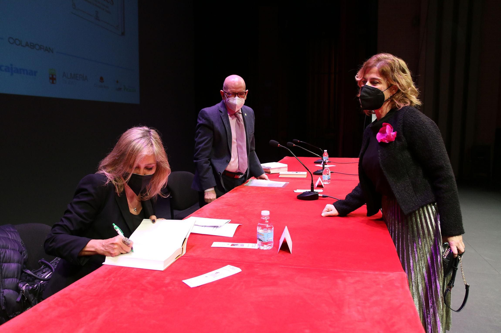 Fotogalería Diario de los Libros, con Marta Robles y su obra 'Pasiones carnales'