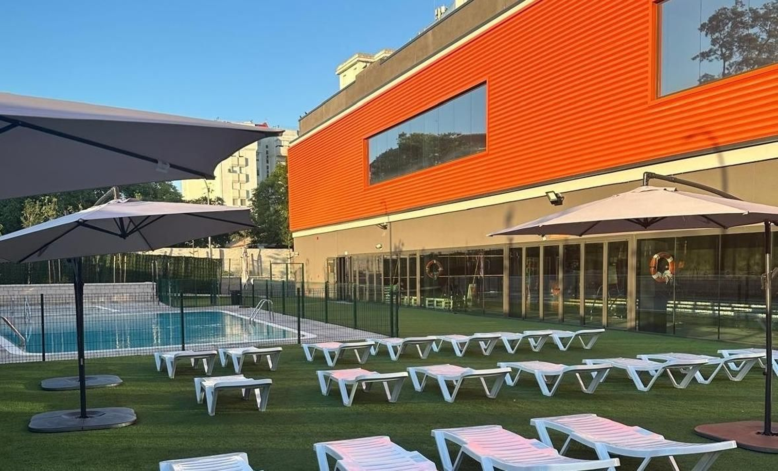 Imagen de la zona de la piscina exterior de Enjoy Jerez Imagen de la zona de la piscina exterior de Enjoy Jerez