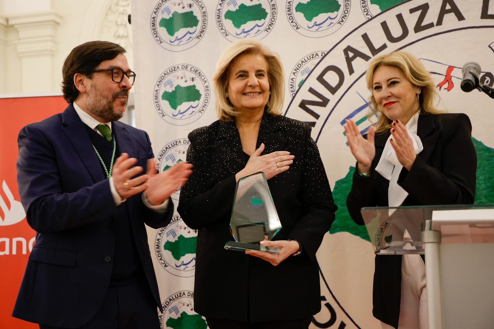 I Premio a la Trayectoria ejemplar en defensa de Andalucía a Fátima Báñez y a Jaime Montaner Roselló