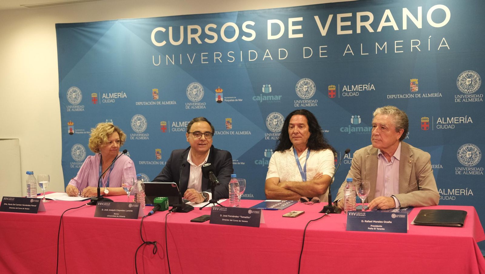 Carmen Hernández Porcel,  José J. Céspedes Lorente, Tomatito y Rafael Morales en el inicio del curso de verano.