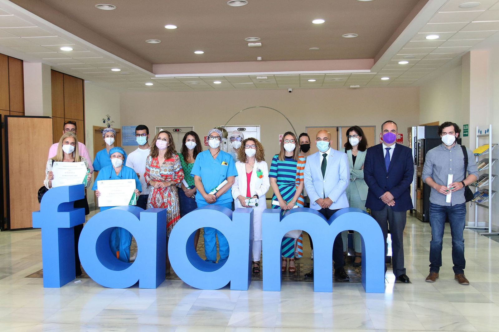 Fotogalería del reconocimiento a los trabajadores de la residencia de la FAAM que se autoconfinaron