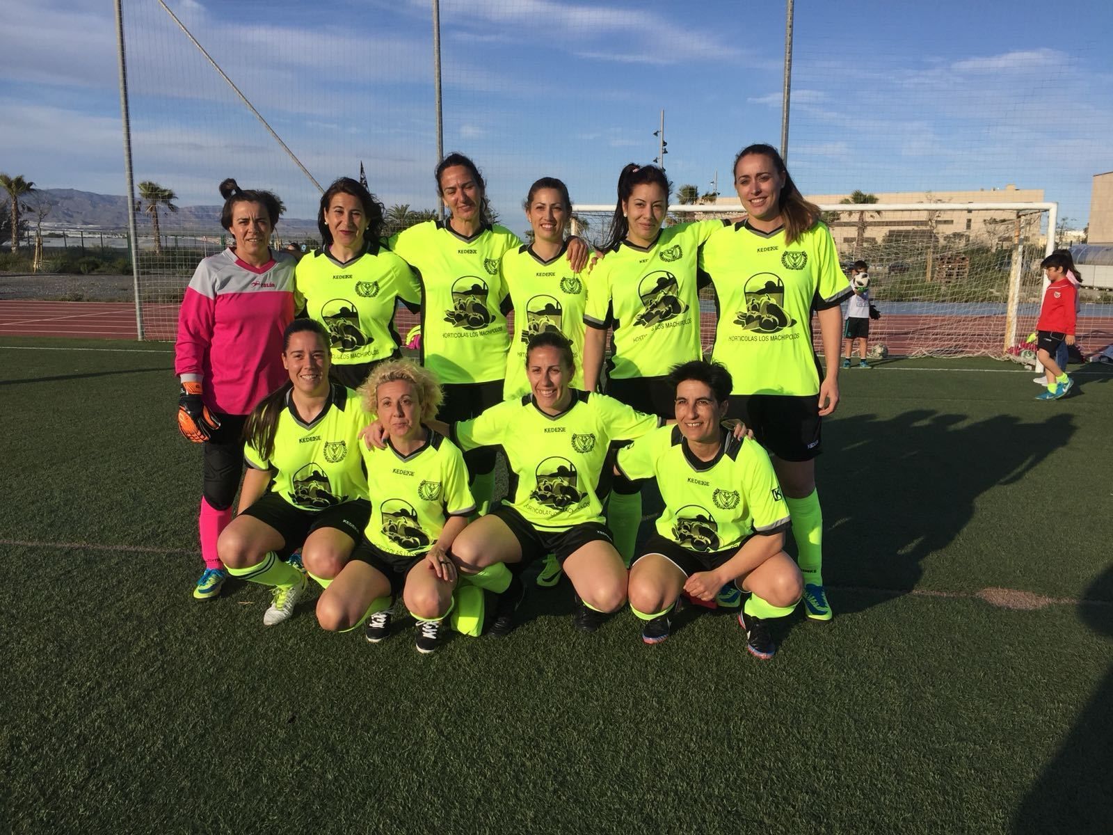 De izquierda a derecha, arriba: María, Mati, Yolanda, Marisol, Ana y Cristina. Abajo: Encarni, Eva, Puri y Carmen.