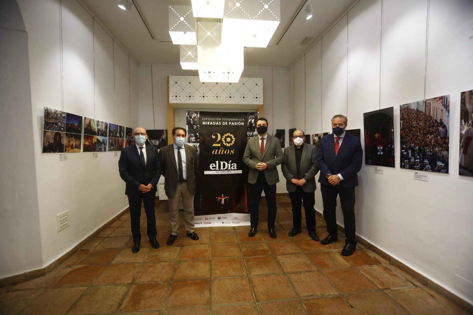 Presentación de la exposición fotográfica 'Miradas de pasión', en fotografías