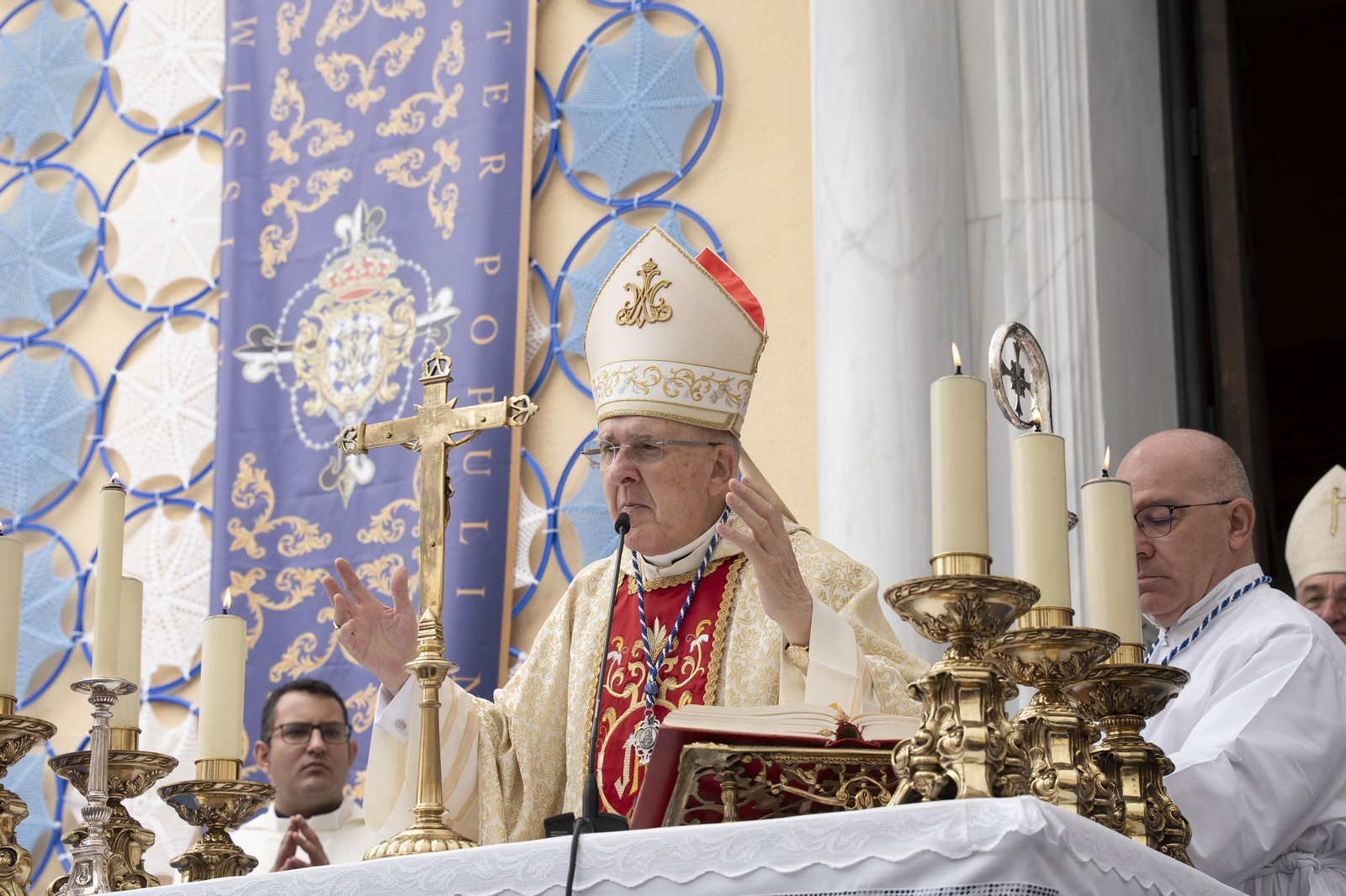 Las imágenes de la misa y procesión en Macael por las fiestas en honor a Nuestra Señora del Rosario