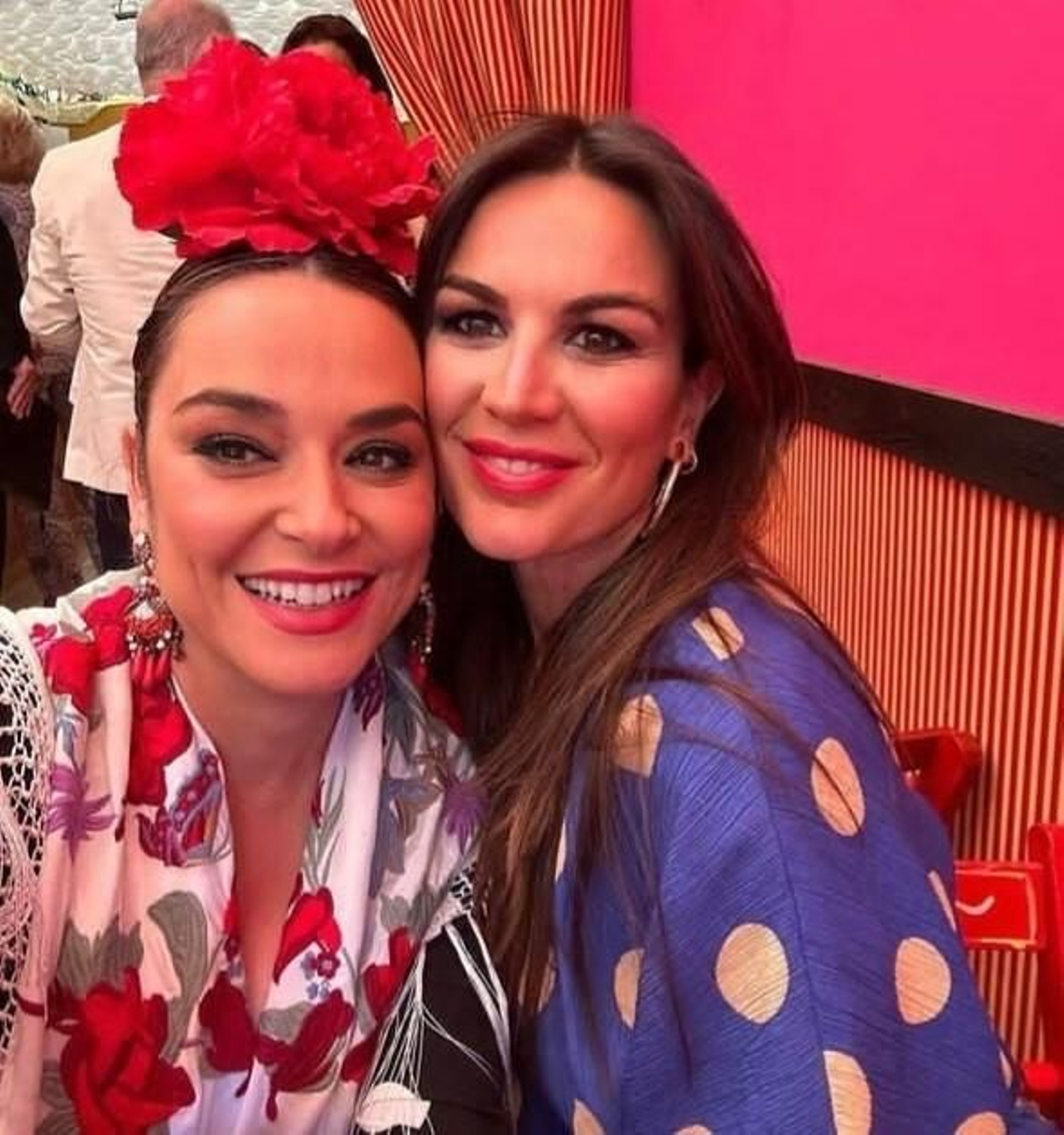 Toñi Moreno disfrutando entre sus amistades