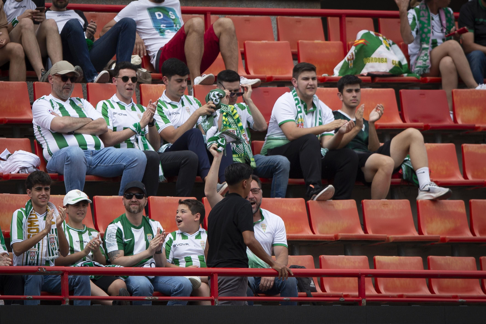 Las mejores fotos del ambiente en el Recreativo Granada - Córdoba CF