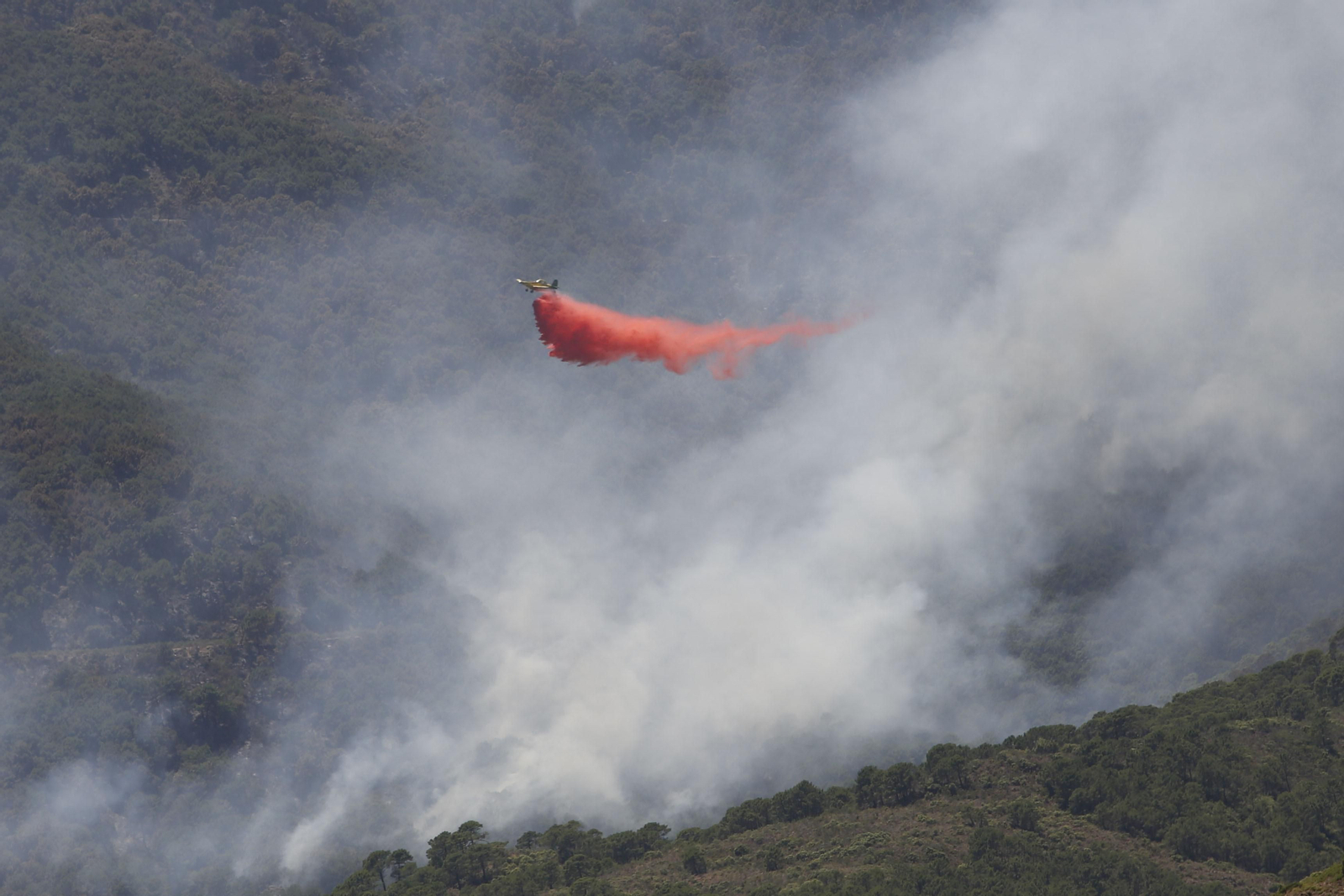 Las fotos del tercer día del incendio en Sierra Bermeja