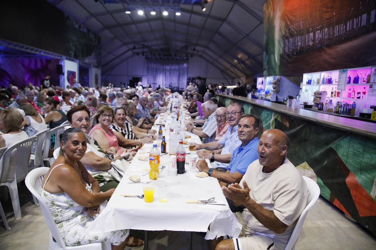 Las mejores imágenes del homenaje a los mayores en la caseta municipal de Almería