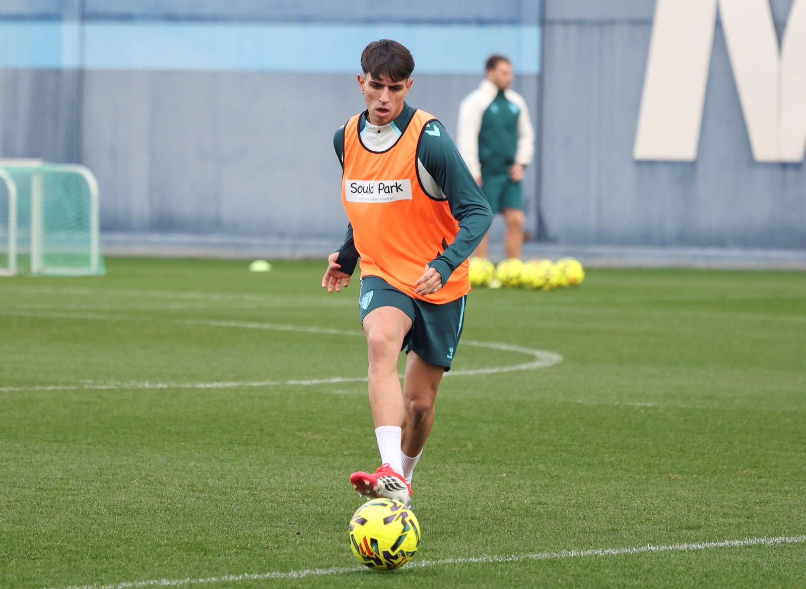 El Málaga CF vuelve al tajo sin Lobete en una semana eterna