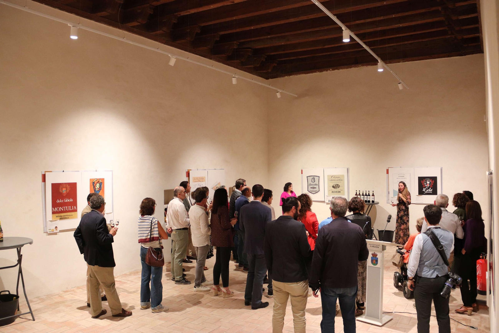 Las imágenes de la exposición de los vinos 'Con nombre de mujer' de Montilla Las imágenes de la exposición de los vinos 'Con nombre de mujer' de Montilla
