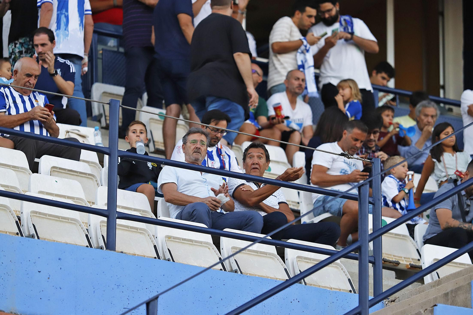 Imágenes del ambiente en el Recreativo de Huelva y Antequera CF