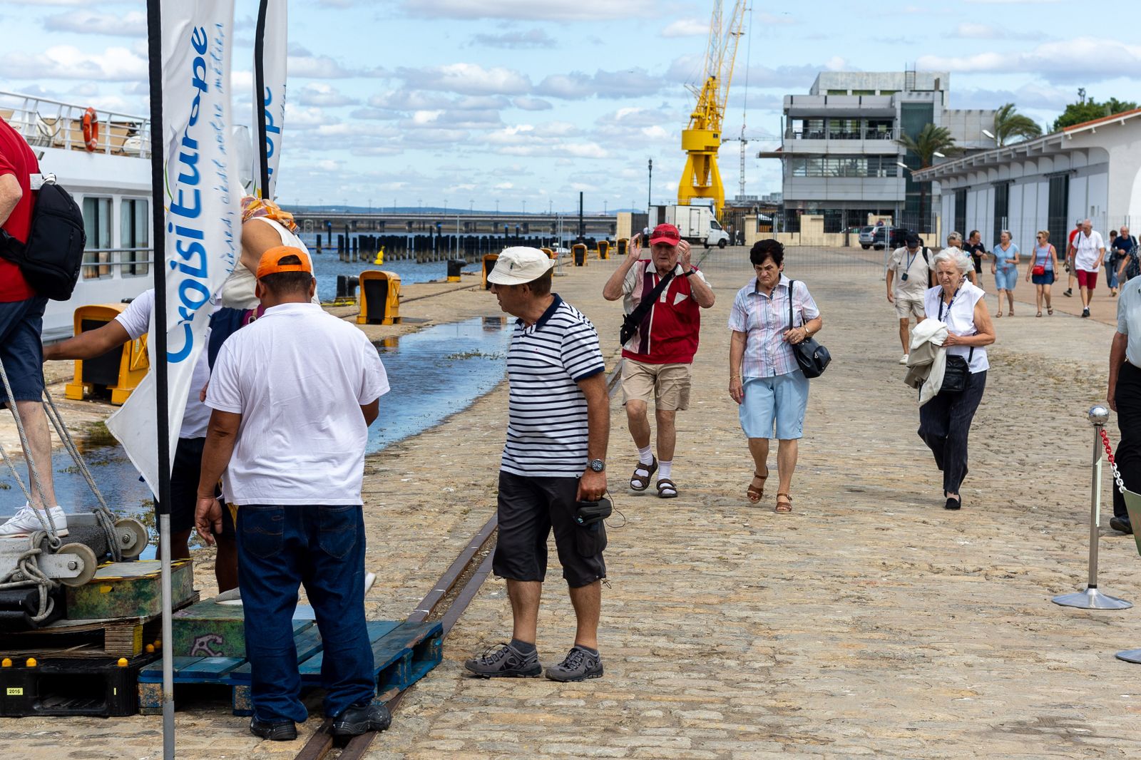 Las impresionantes imágenes del buque La Belle de Cadix en el Puerto de Huelva