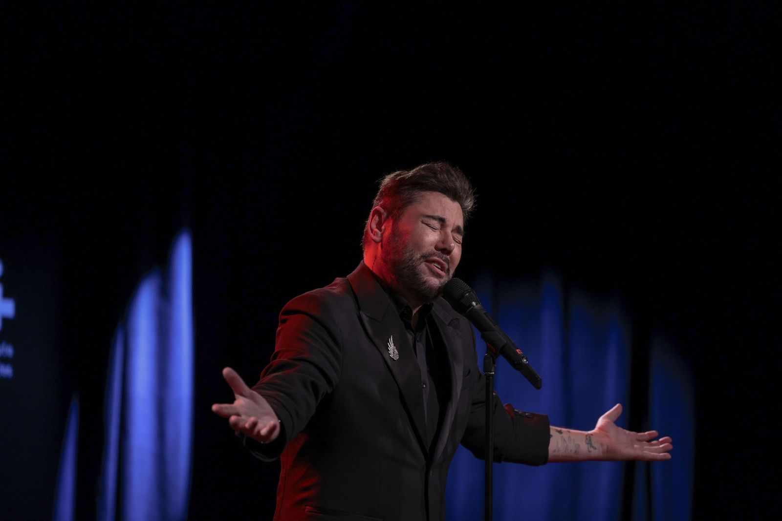 Miguel Poveda durante su actuación de hace unos días, en Madrid, en el homenaje al poeta Joan Margarit.