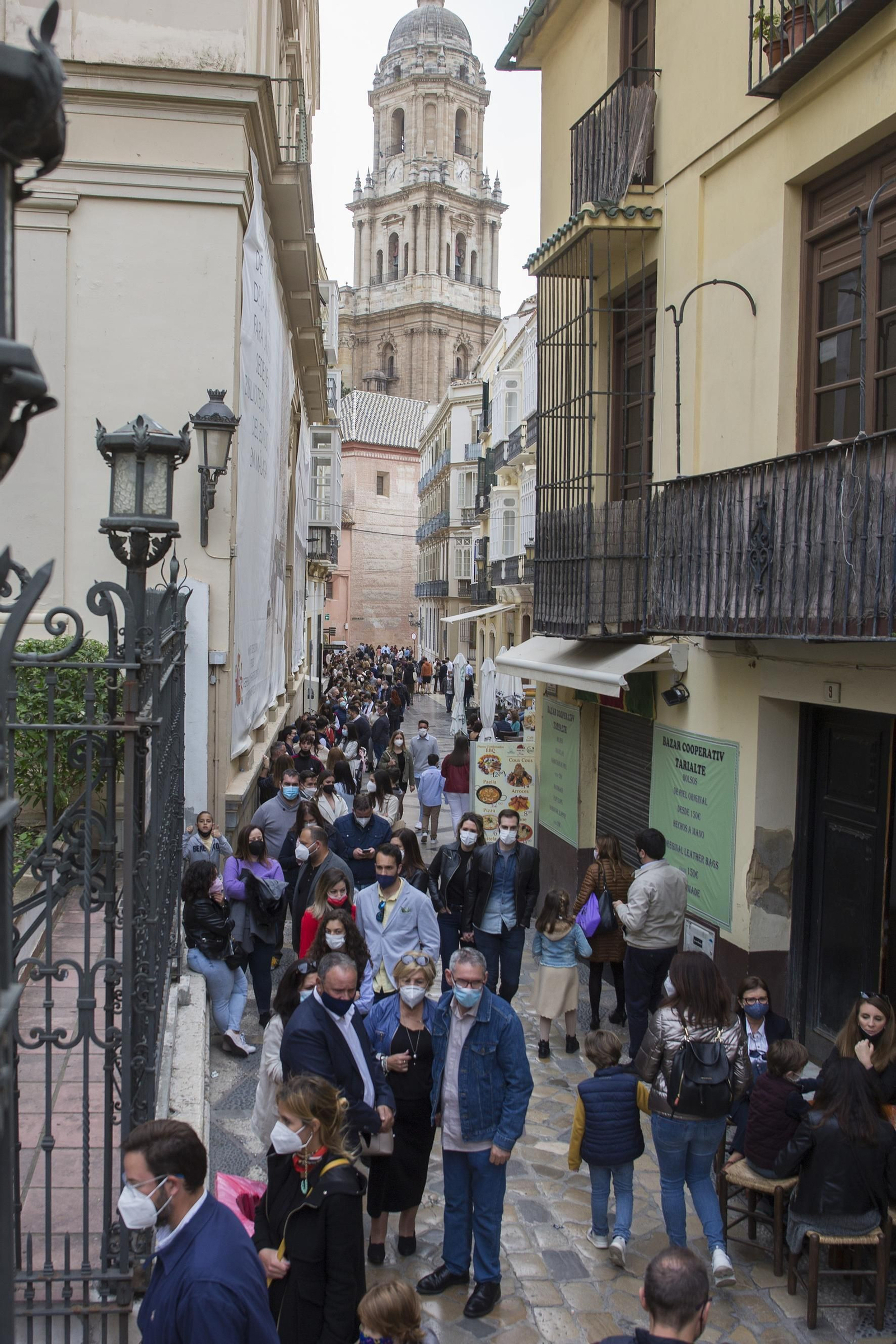 Las fotos del Domingo de Ramos, con largas colas en los templos