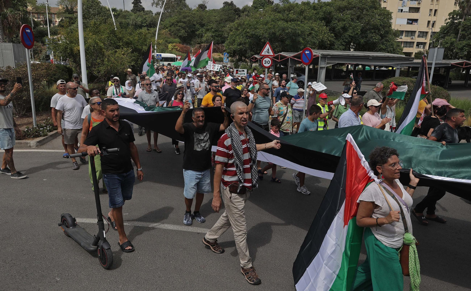 Fotos de la manifestación contra el uso del Puerto de Algeciras, para las operaciones de abastecimiento de Israel en la guerra con Gaza