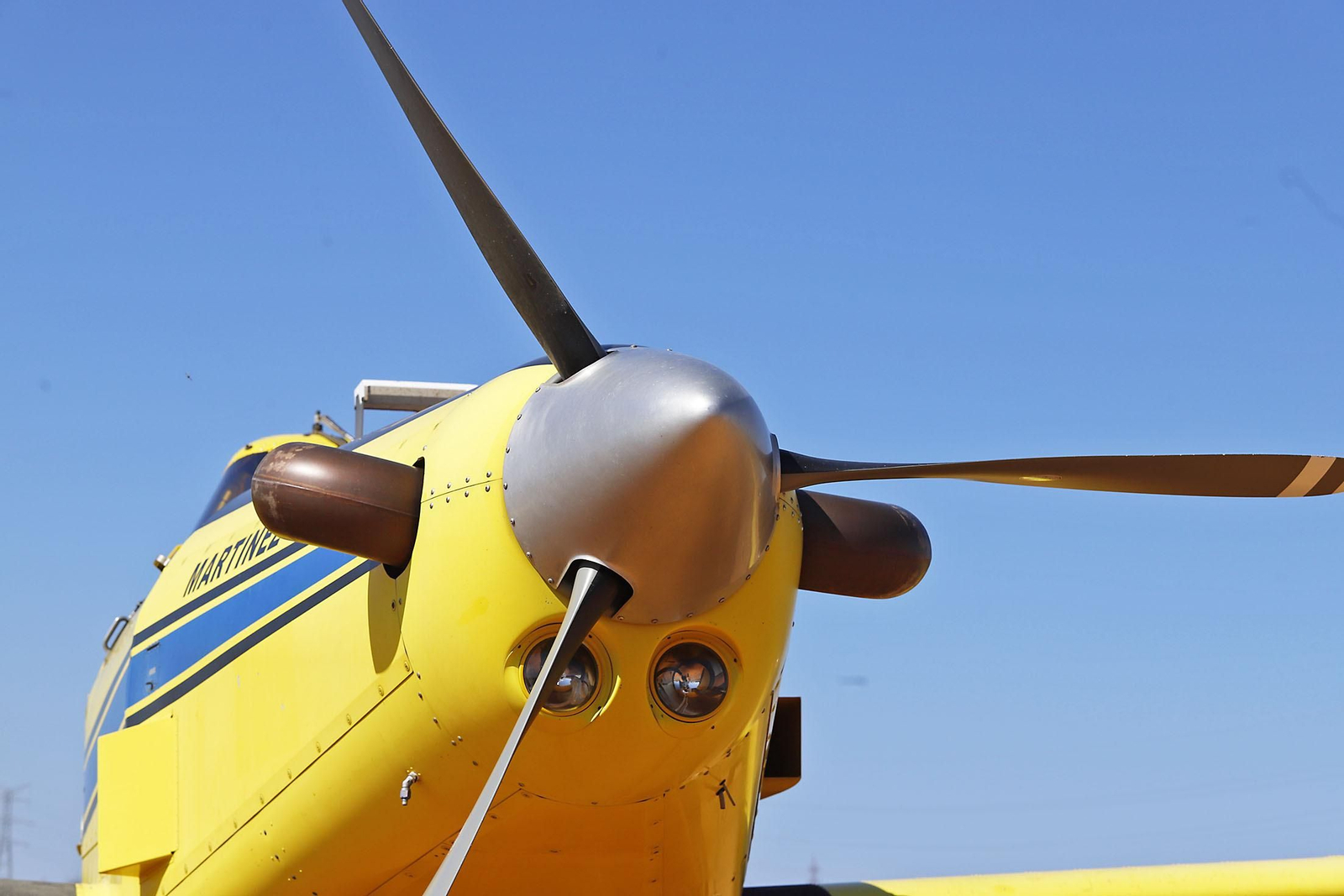 Imágenes del vuelo demostrativo de los medios aéreos del servicio de control de mosquitos