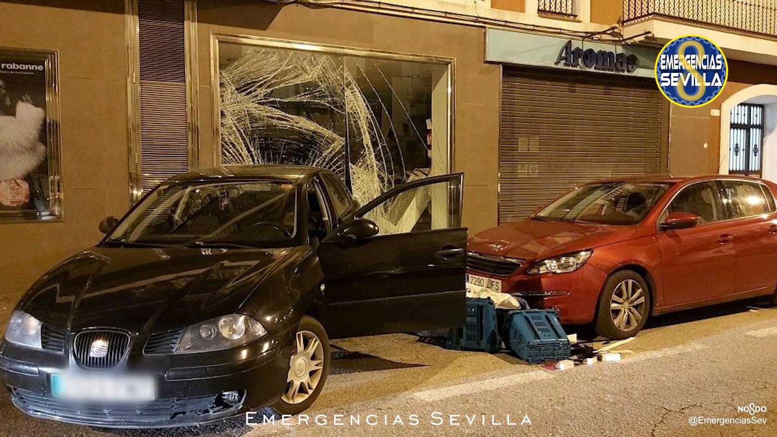 El Seat abandonado en la perfumería de la calle Andrés Segovia.