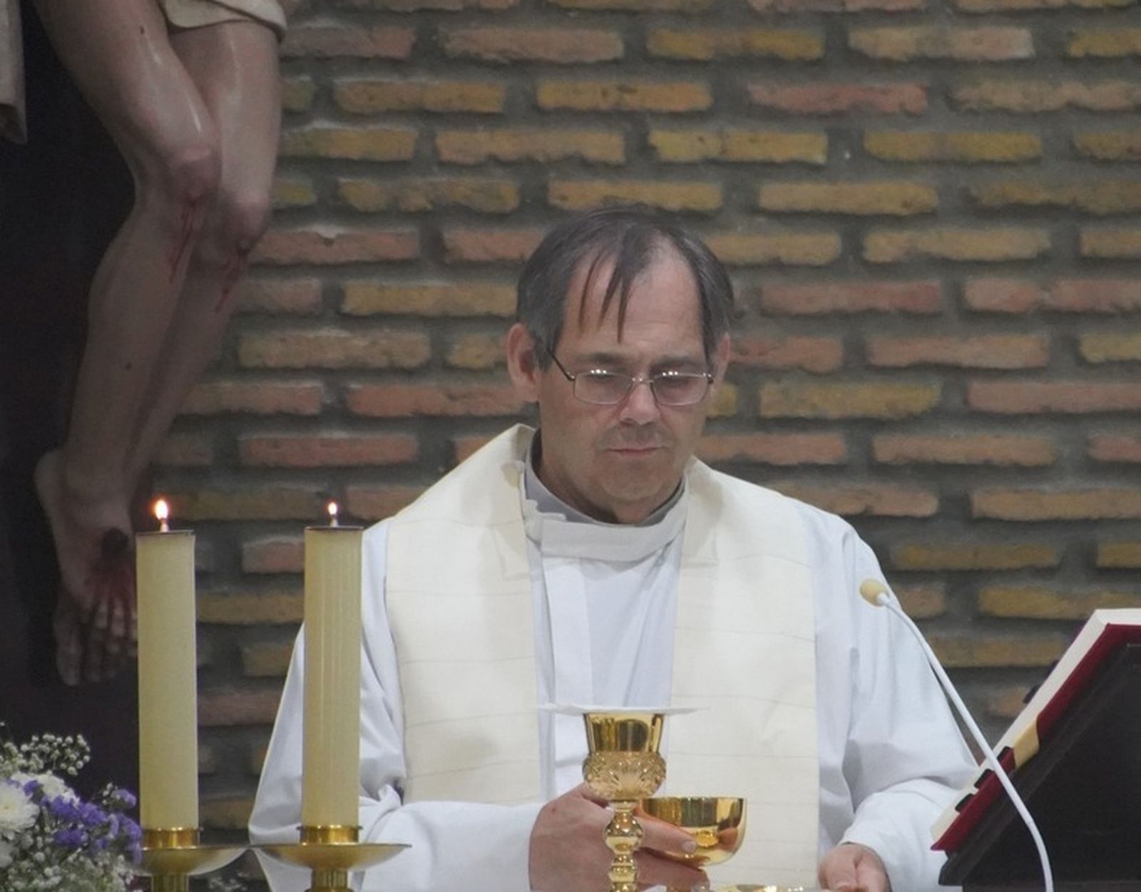 El sacerdote Ignacio Galán, en su parroquia.