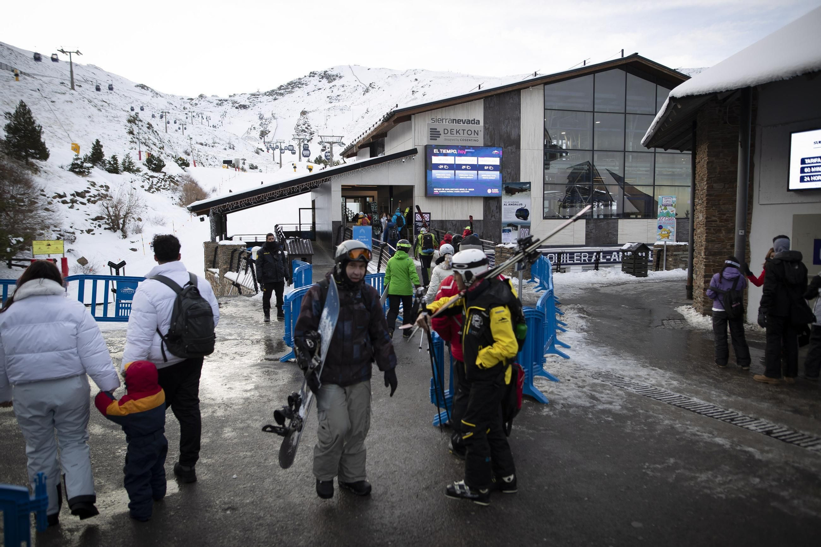 Imagen de los accesos a la estación de esquí de Sierra Nevada