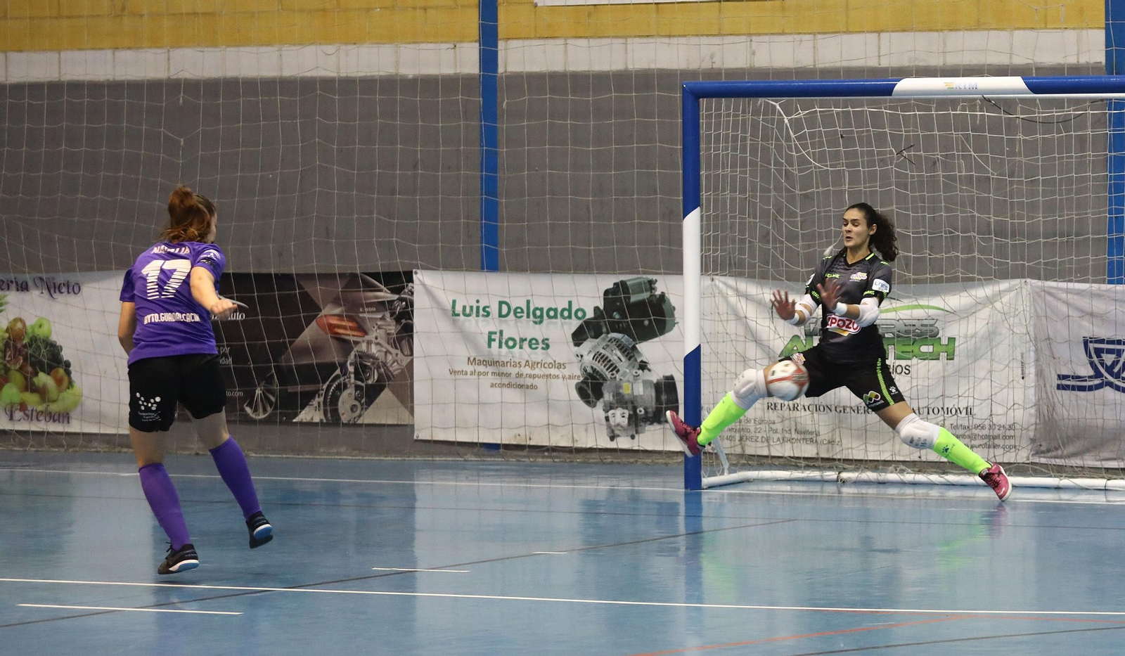 Natalia no jugó por lesión pero salió a lanzar el penalti, detenido por Nerea.