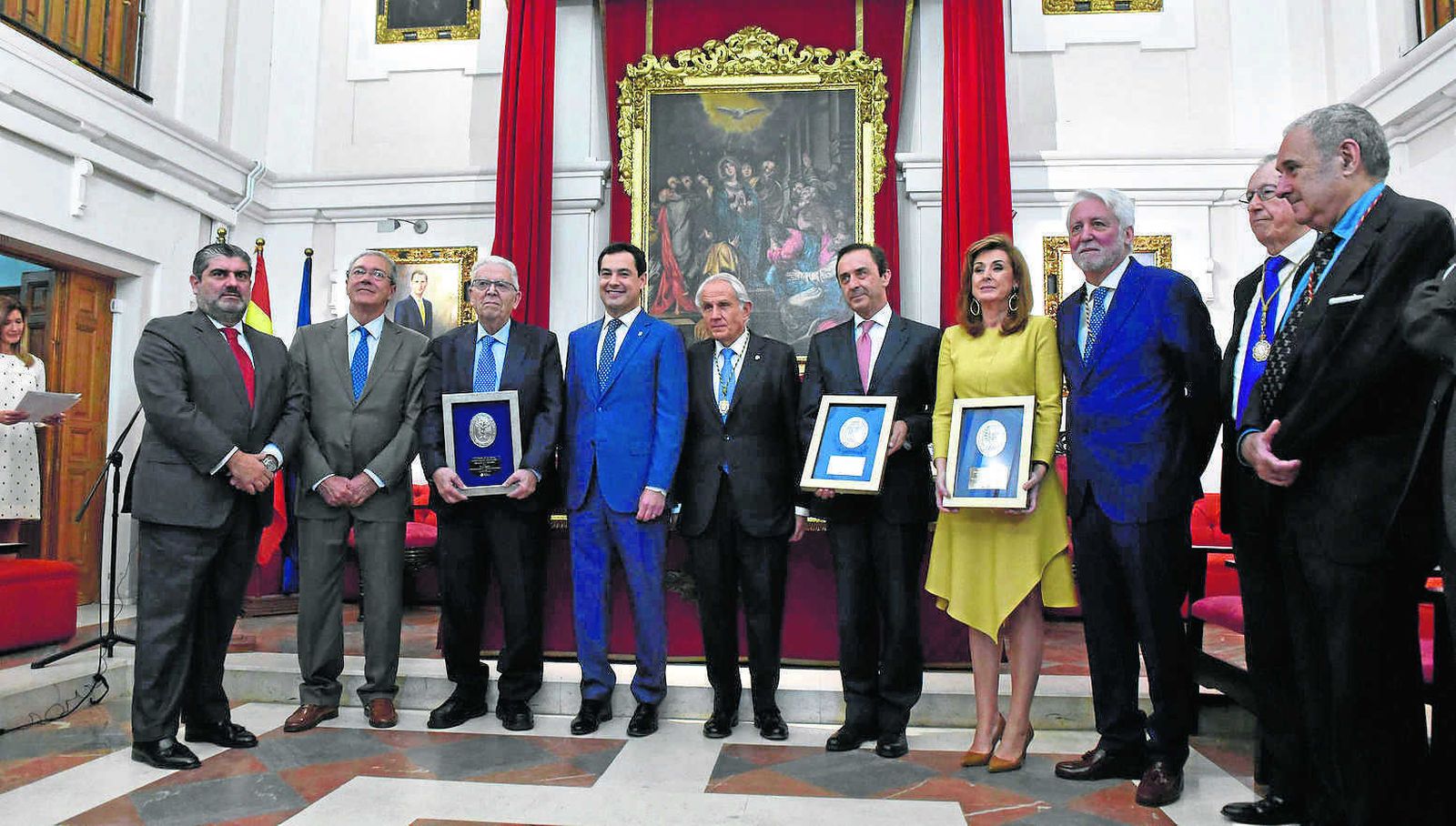 Los premiados en esta octava edición posan junto a las autoridades.