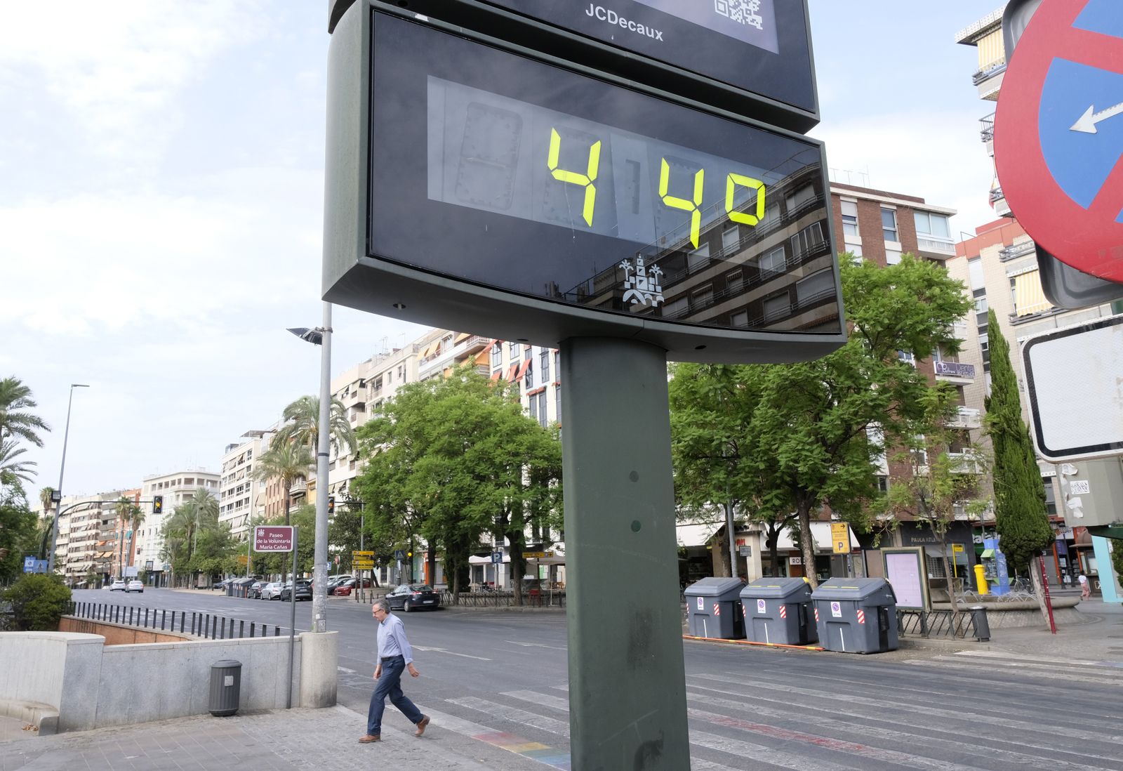 El calor vacía las calles de Córdoba en una jornada de 45 grados, en imágenes