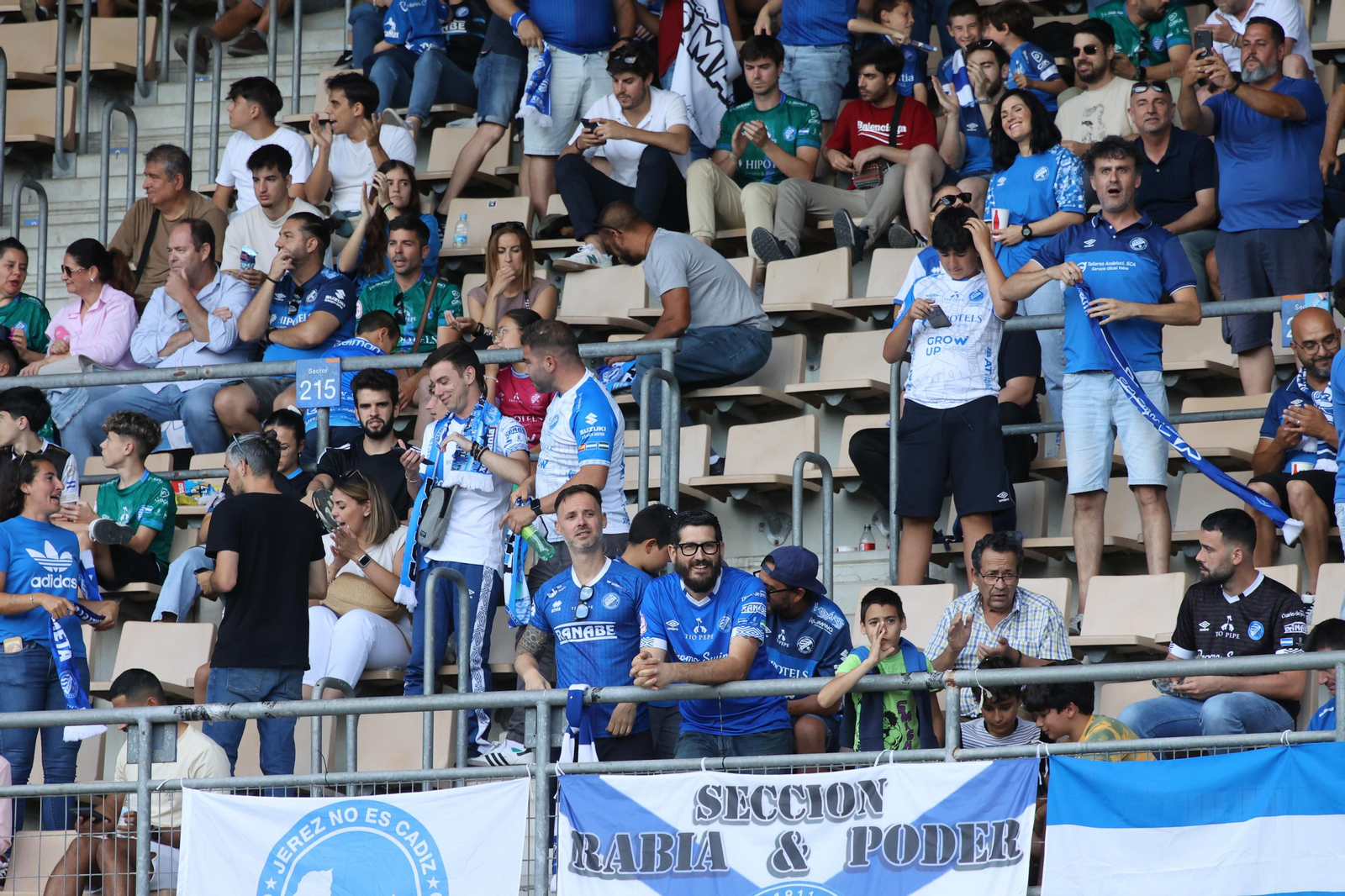 Búscate en el partido entre el Xerez DFC y Ceuta B en Chapín