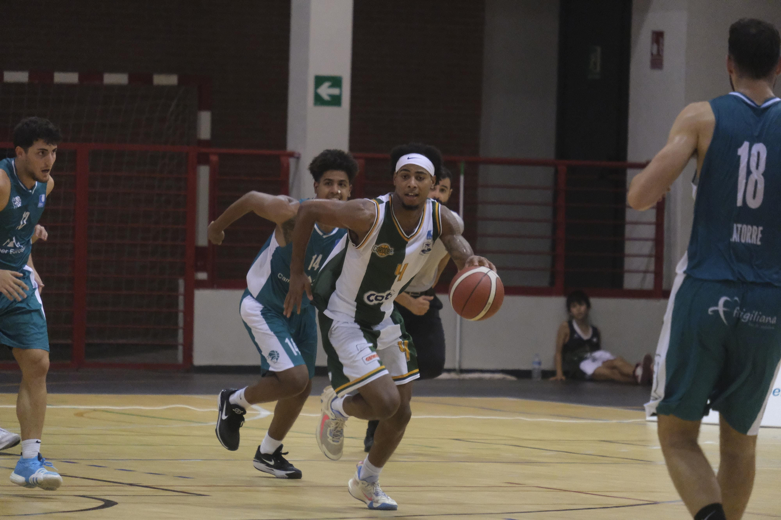 Las mejores imágenes del derbi entre UCB Camper Eurogaza y Coto Córdoba