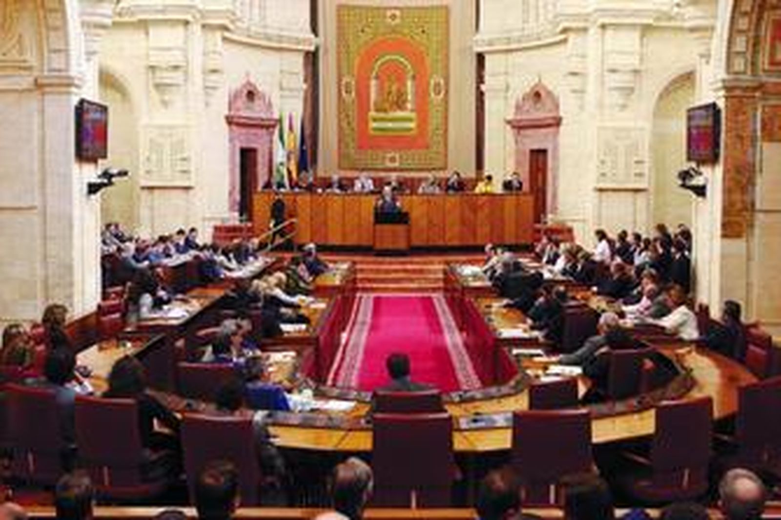 El Pleno del Parlamento de Andalucía, durante el debate de investidura de Manuel Chaves el pasado abril.