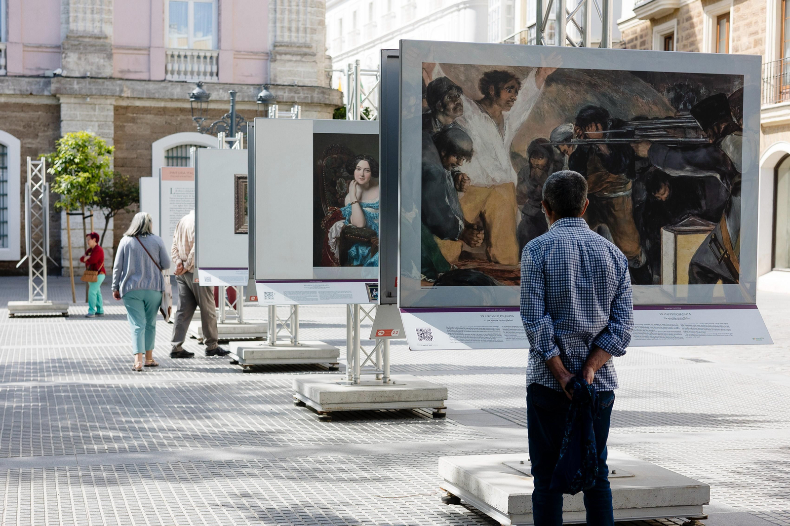 La inauguración de la exposición 'El Prado en las calles' en Cádiz