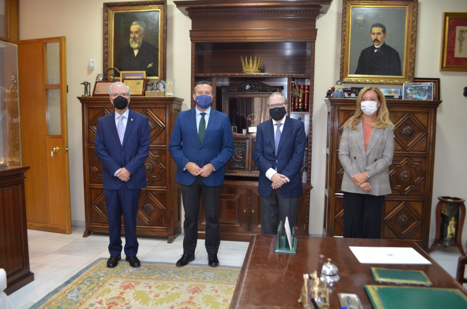 Firma del acuerdo de colaboración de la Fundación San Pablo Andalucía-CEU y el Ateneo de Sevilla.