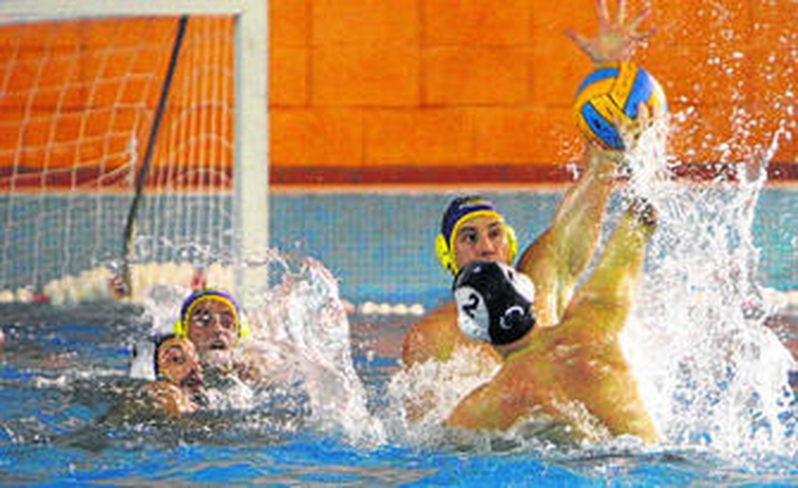 Lance del encuentro disputado en casa la pasada semana.