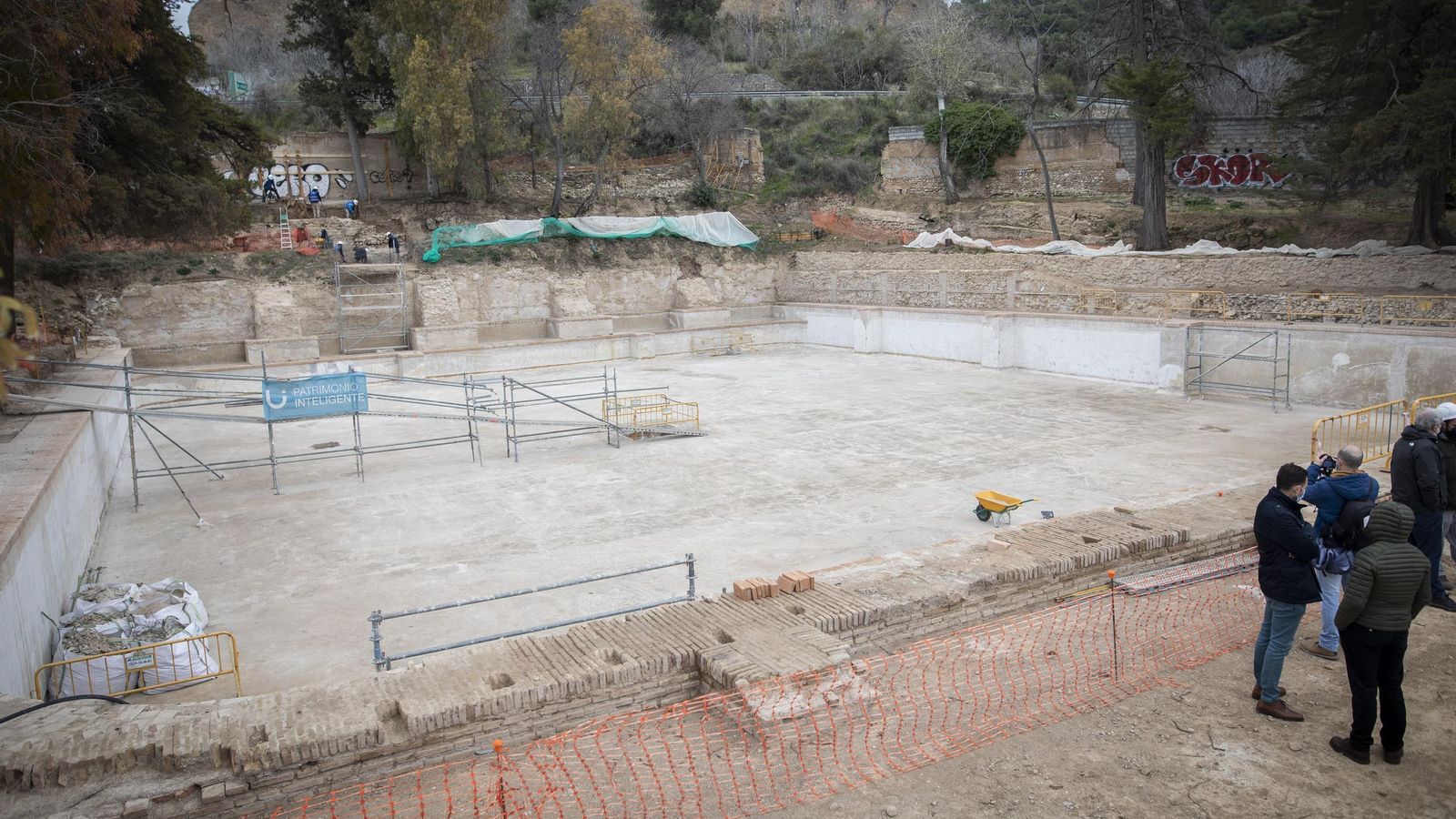 Se ha desenterrado el estanque de los jesuitas, que ahora se llenará de agua de la acequia de Aynadamar.