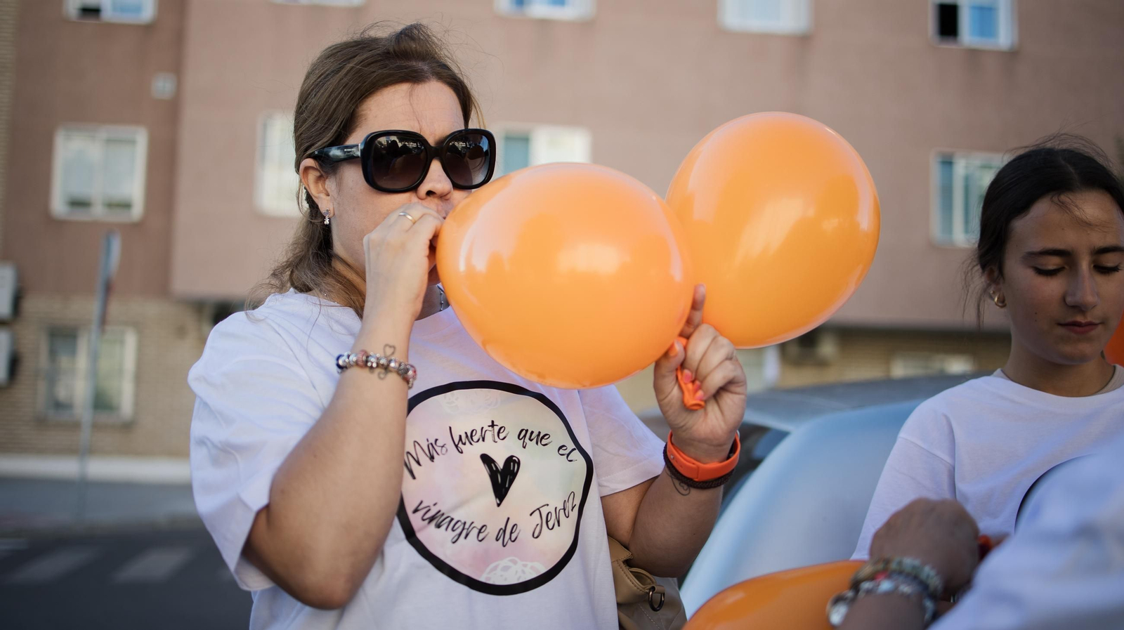 Familia y amigos de Alba Barrera la sorprenden a los pies de su habitación en el Hospital de Jerez