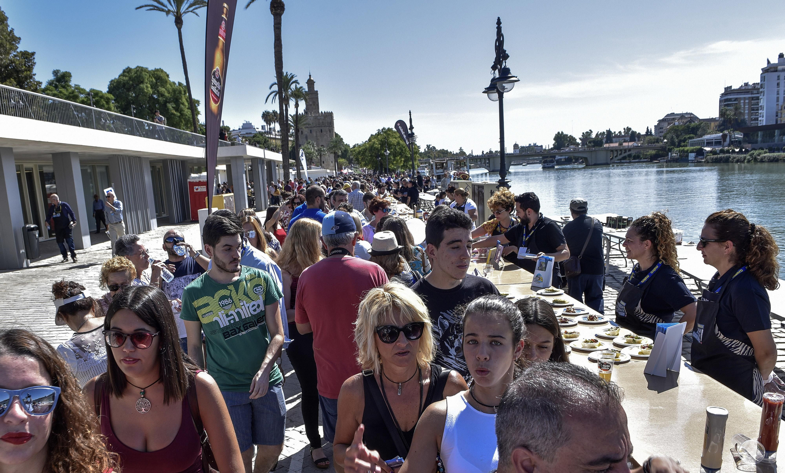 La barra de tapas más larga del mundo, en Sevilla