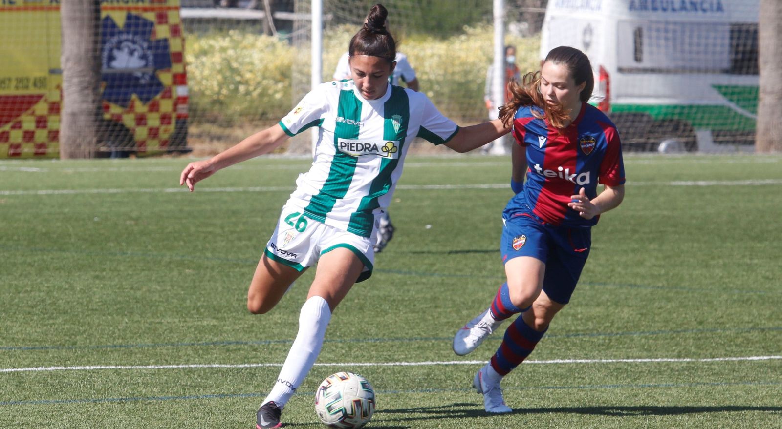 Wifi conduce el balón en el partido ante el Levante B de esta temporada.