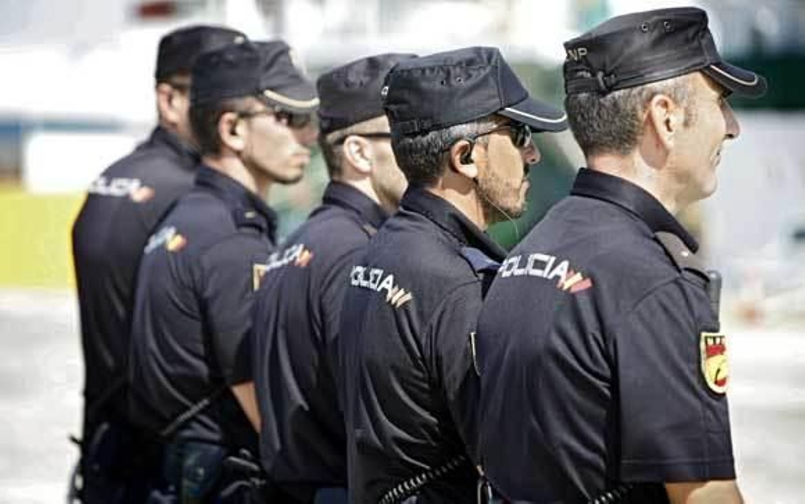Agentes de la Policía Nacional, en una foto de archivo durante una operación desarrollada en la ciudad. /Julio González