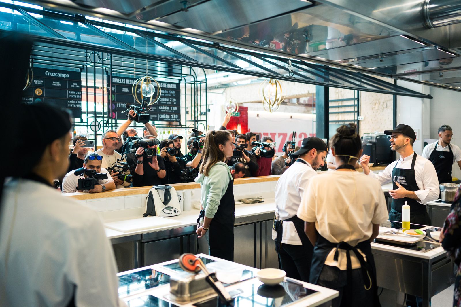 Las fotos de jugadores del Betis y del Sevilla en la Cruzcampo