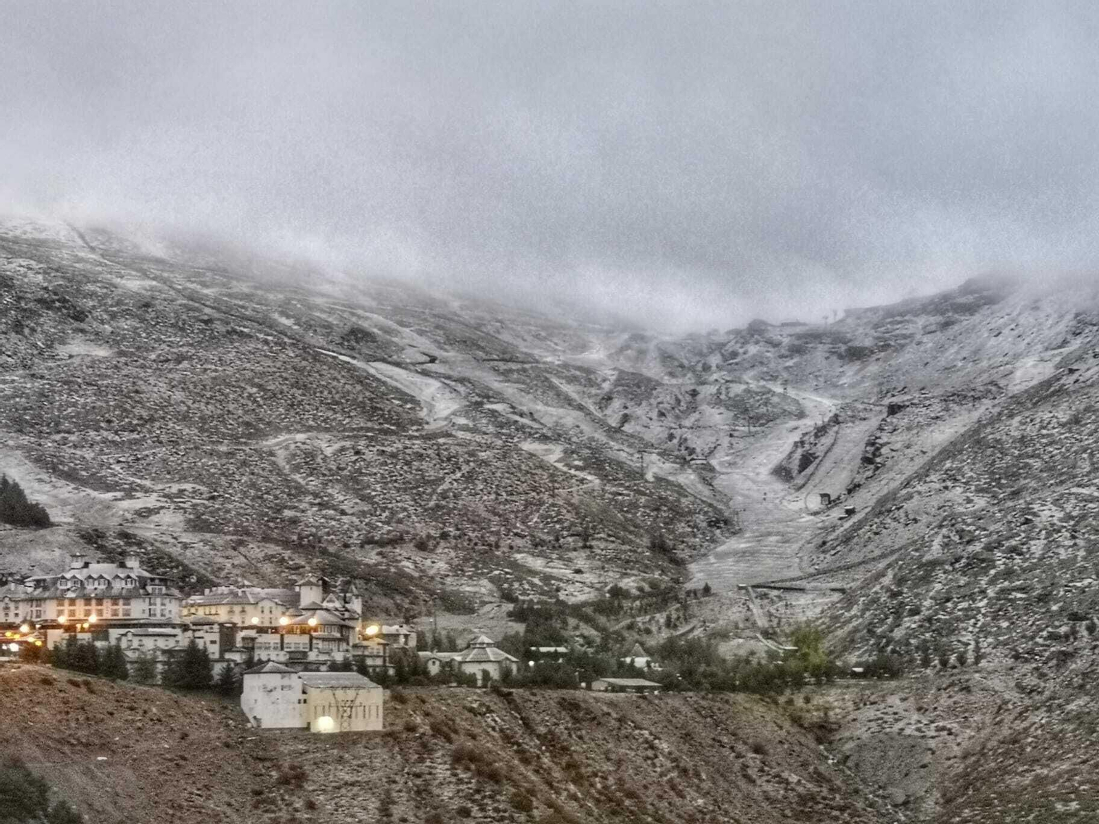 Las primeras nieves en Sierra Nevada a un mes del inicio de la temporada