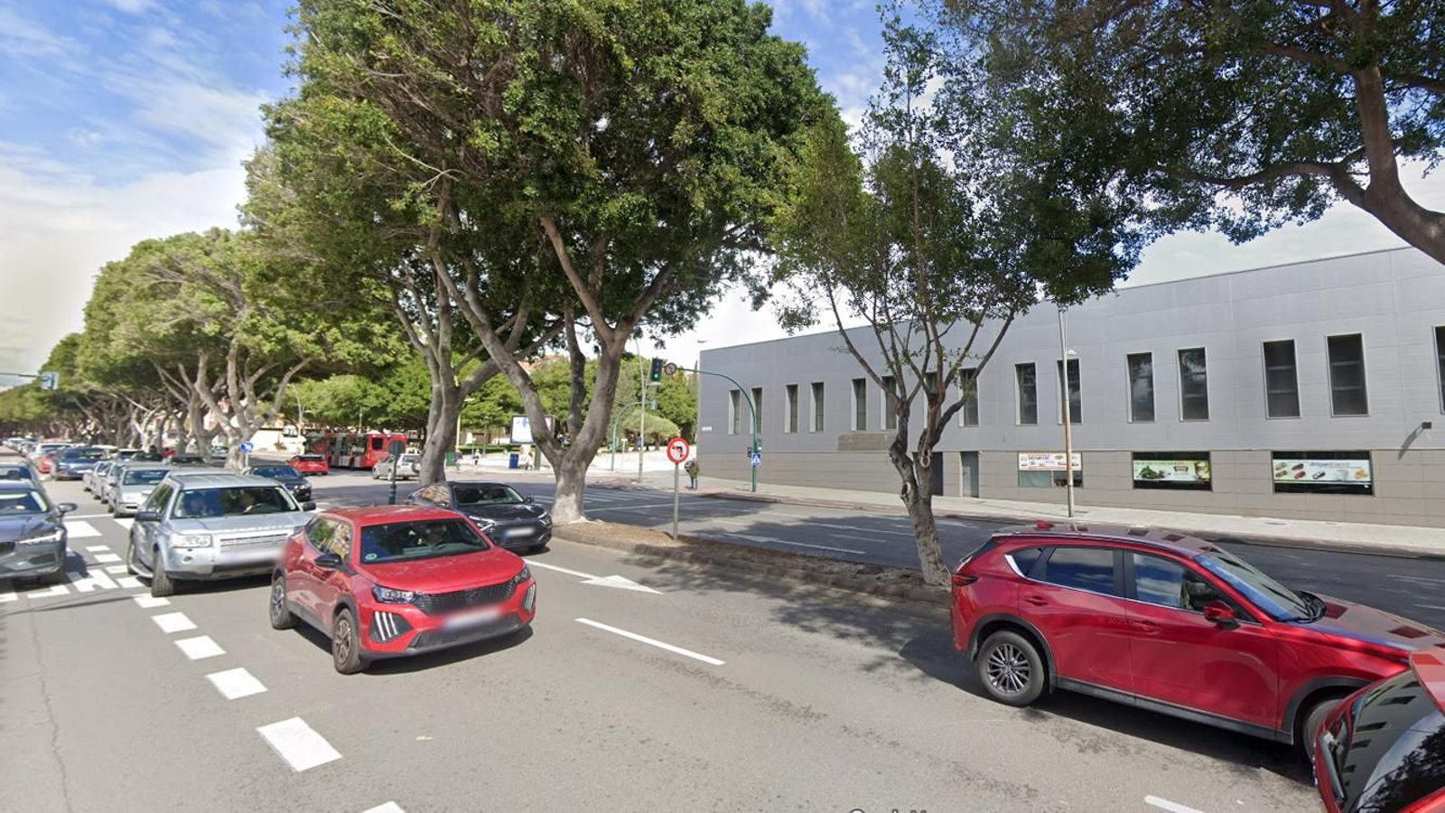 Zona próxima al atropello en la Avenida del Mediterráneo, en Almería.